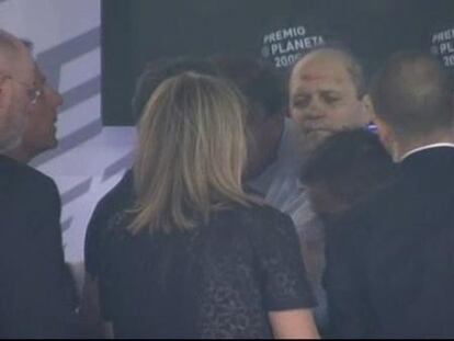 Pere Gimferrer sufre un desmayo durante la entrega del Premio Planeta