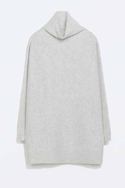 Jersey tipo poncho de cashmere de Zara (99,95 euros).