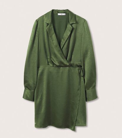 El verde ha sido uno de los colores tendencia del año. Este vestido de Mango en tejido satinado está rebajado a 29,99 euros.