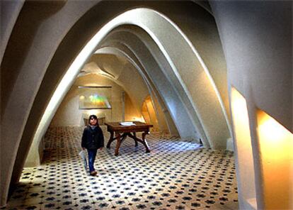 Arcos catenáricos en el desván de la Casa Batlló, abierta desde ayer al público.