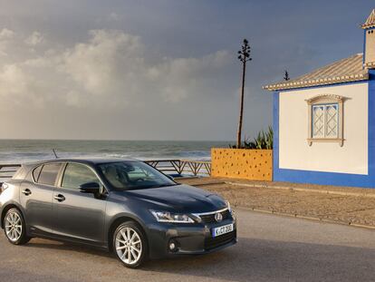 El Lexus CT 200h tiene una línea musculosa, con una afinada aerodinámica que reduce el consumo.