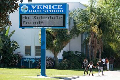 Painel avisa que n&atilde;o haver&aacute; aula em Los Angeles.