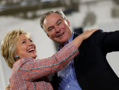 Hillary Clinton junto a Tim Kaine durante un acto de campa&ntilde;a en Virginia. 