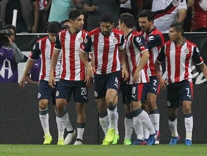 Los jugadores del &#039;reba&ntilde;o&#039; celebran el segundo gol