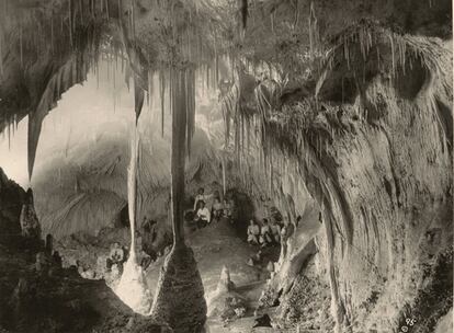 La llamada Sala de la Cúpula es una gruta de 15 metros de altura dentro de la cueva de Carlsbad en Nuevo México. La imagen es de 1924