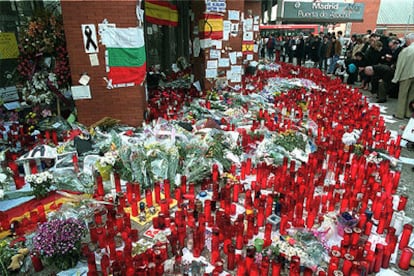 Velas en la estación de Atocha en memoria de las víctimas del 11-M.