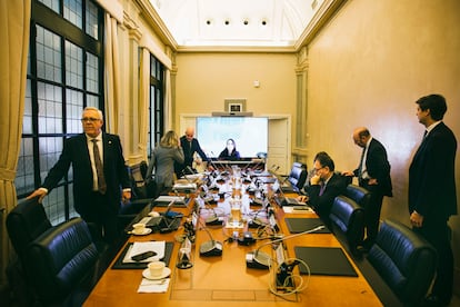 Reunión de integrantes de la CNMC.