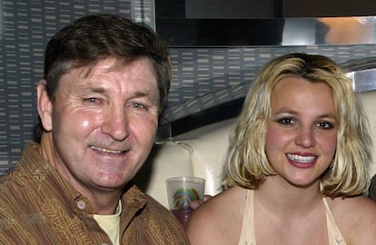 Britney Spears, junto a su padre, James Spears, en una foto de 2006.