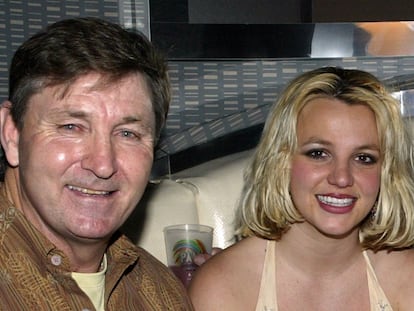 Britney Spears, junto a su padre, James Spears, en una foto de 2006.
