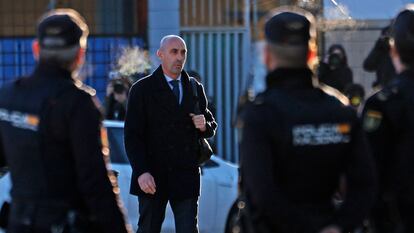 Luis Rubiales, expresidente de la RFEF, este lunes a su llegada a la Audiencia Nacional.