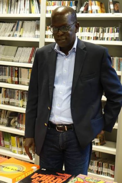 Abdou Dieng, en la mediateca de Casa África.