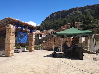 Un momento del concierto de ópera en el lavadero de Alpuente en una imagen cedida por la organización.