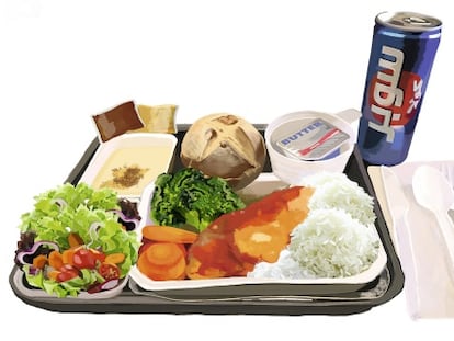 El pan está mojado: trucos para hacer comestible el menú del avión