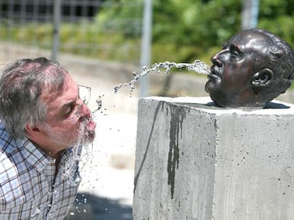 Escultura-fuente con la cabeza de Franco en Caldas de Reis (Pontevedra).