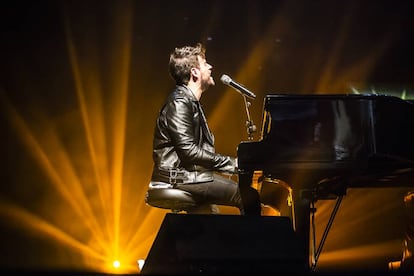 Pablo López durante su actuación en el Teatro Real.