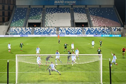 Jugada de gol de Francesco Caputo en el Sassuolo-Brescia, uno de los últimos partidos disputados en la Serie A.