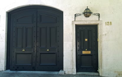 Puertas de la casa de Yolanda Eleta de Fierro, en la calle de Serrano de Madrid.