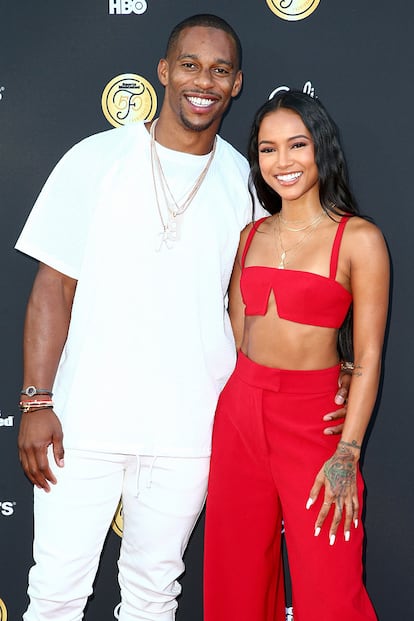 Tran posa junto a su actual pareja, el jugador de fútbol americano Victor Cruz.