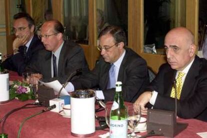 Thomas Kurth, Florentino Pérez y Adriano Galliani (presidente del Milan), a la derecha, en una reunión del G-14.