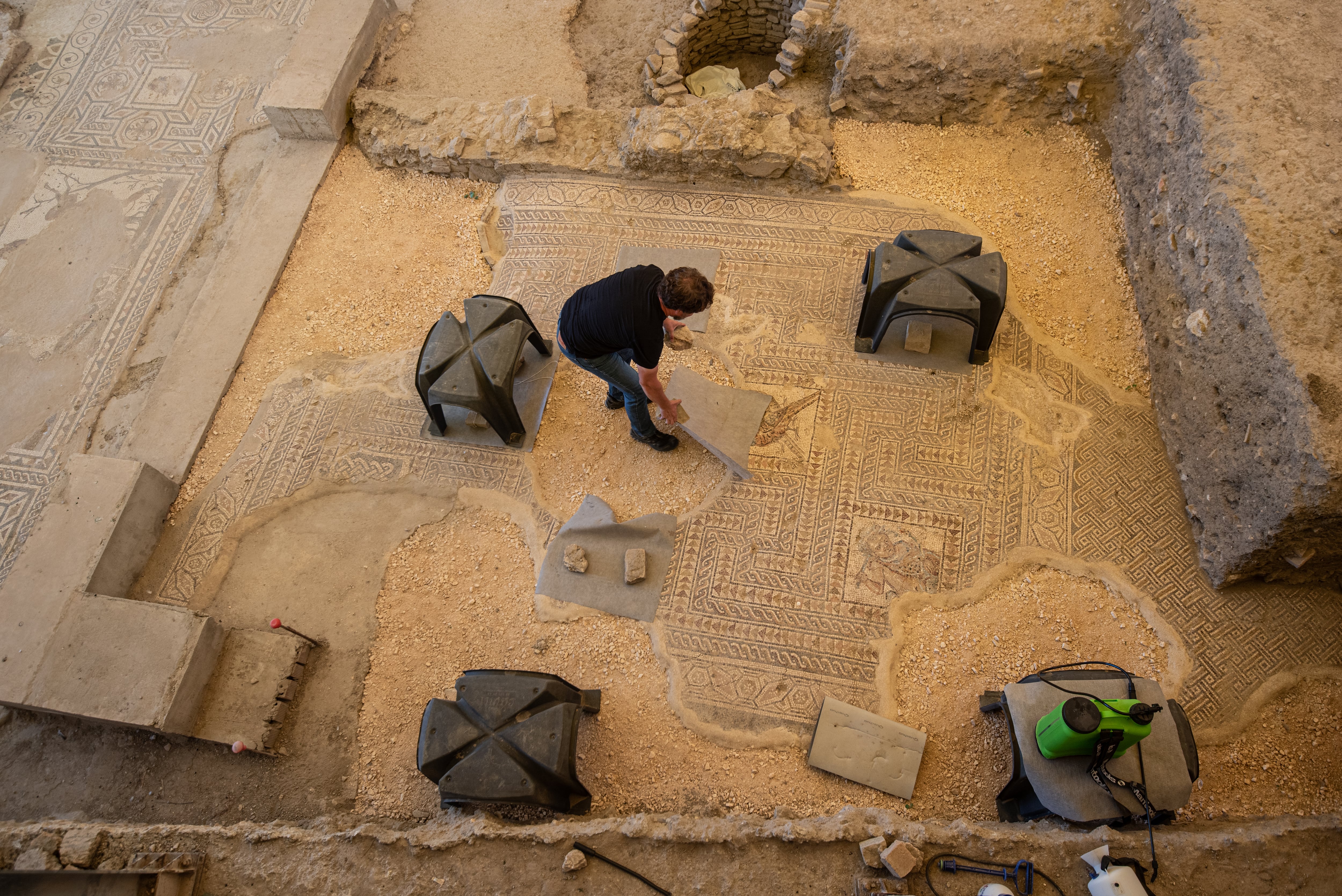 Mosaico romano en el yacimiento arqueológico Plaza de Armas en Écija.