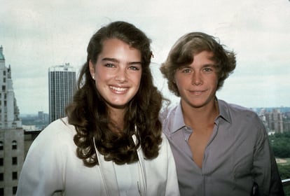 Brooke Shields y su compañero en 'El lago azul', Christopher Atkins, en los años ochenta en Nueva York.