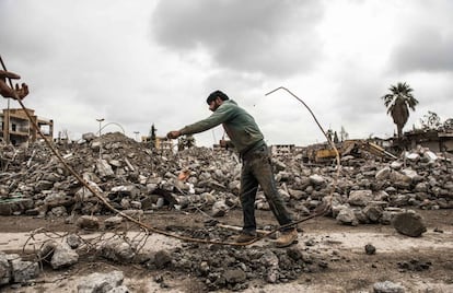 O Conselho de Raqa continua atuando na limpeza de 1,5 milhão de toneladas de entulho da cidade.