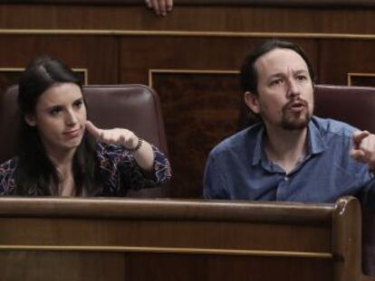 Los dirigentes de Podemos reconocen el interés de los Reyes y de sus rivales políticos por el estado de sus mellizos