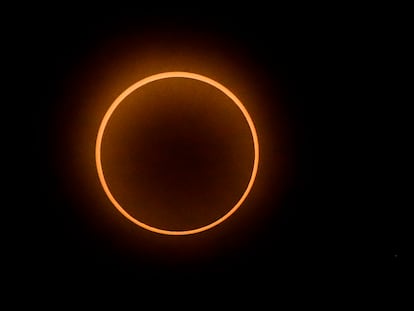 Fotografía del eclipse solar anular hoy, desde la provincia de Cocle (Panamá).