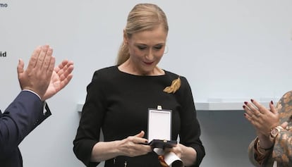 Cifuentes, en la entrega de los premios de la AVT. 