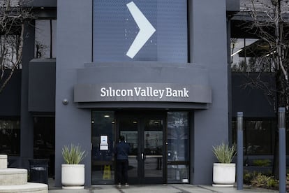 Oficina de Silicon Valley Bank en Santa Clara, California. Philip Pacheco/Bloomberg