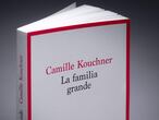 This picture shows the book "La familia grande" written by Camille Kouchner, pictured on January 5, 2021, in Paris. - Accused of incest on one of his step-sons in this book to be published on January 7, 2021, renowned French political scientist Olivier Duhamel announced on January 4, he would end all of his functions, including that of president of the National Political Science Foundation (FNSP). (Photo by JOEL SAGET / AFP)