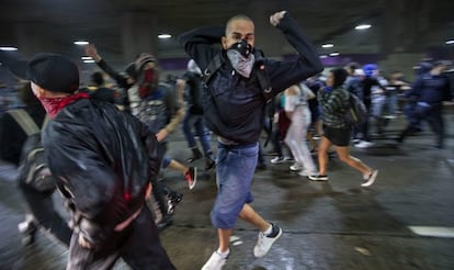 Protesta en Sao Paulo, este martes, contra el precio del transporte.