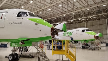 Dos de los nuevos aviones adquiridos por la compañía aérea canaria Binter.