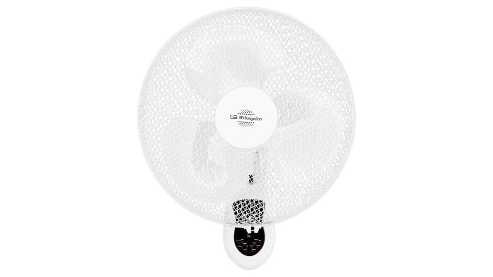 Vista frontal del ventilador de pared Orbegozo.