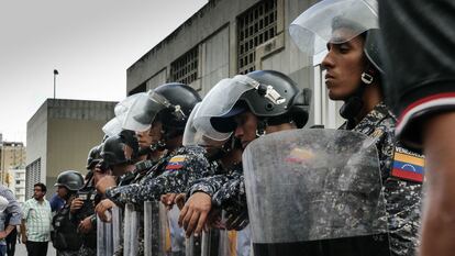 Miembros de la policía de Venezuela, en Caracas, en 2018.