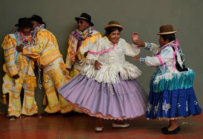Habitantes de El Alto, Bolivia, en febrero.