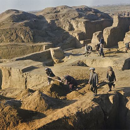 El tesoro de la Colina del Oro muestran la excavación de Sheberghan en la región de Amu-Daria  entre 1978 y 1979.