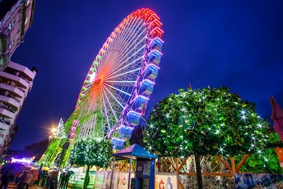 La noria gigante de Vigo, entre Colón con Concepción Arenal.