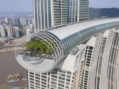 The Crystal is a horizontal skyscraper that stands at a height of 820 feet. Photograph courtesy of Safdie Architects.