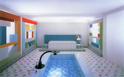 Interior para una exposición sobre diseño italiano en Tokio del diseñador Sottsass, 1984.