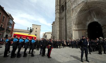 Llegada del féretro de Adolfo Suárez a la catedral de Ávila.