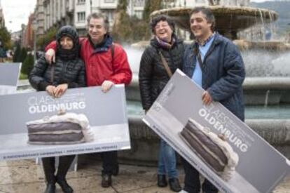 Dos parejas consiguen su entrada para el Guggenheim.