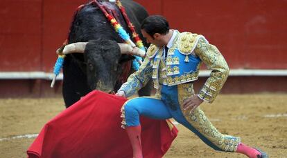 Enrique Ponce durante la corrida de Fallas celebrada en Valencia en 2010.