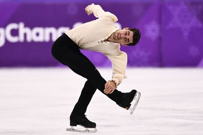 El deportista madrileño, doble campeón mundial y séxtuple de Europa, le puso el broche de oro este sábado a su brillante carrera deportiva con el bronce olímpico de patinaje artístico de los Juegos de PyeongChang. En la imagen Javier Fernández durante la prueba.