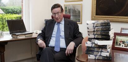 El historiador Max Hastings en su estudio de Londres.