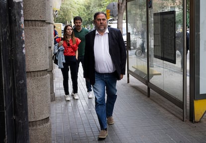 El expresidente de ERC, Oriol Junqueras, de camino a la sede del partido a principios del mes pasado.