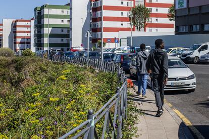 Menores migrantes por las calles de Tenerife.