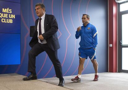 Joan Laporta y Sergi Barjuan, este viernes antes de la rueda de prensa de ambos.