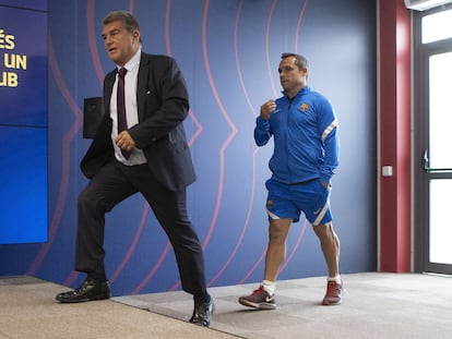 Joan Laporta y Sergi Barjuan, este viernes antes de la rueda de prensa de ambos.