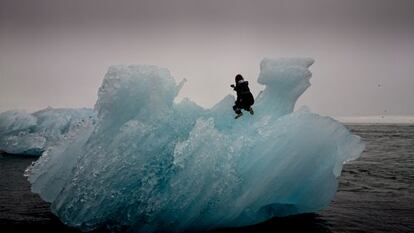 &quot;Fot&oacute;grafa sobre iceberg&quot;